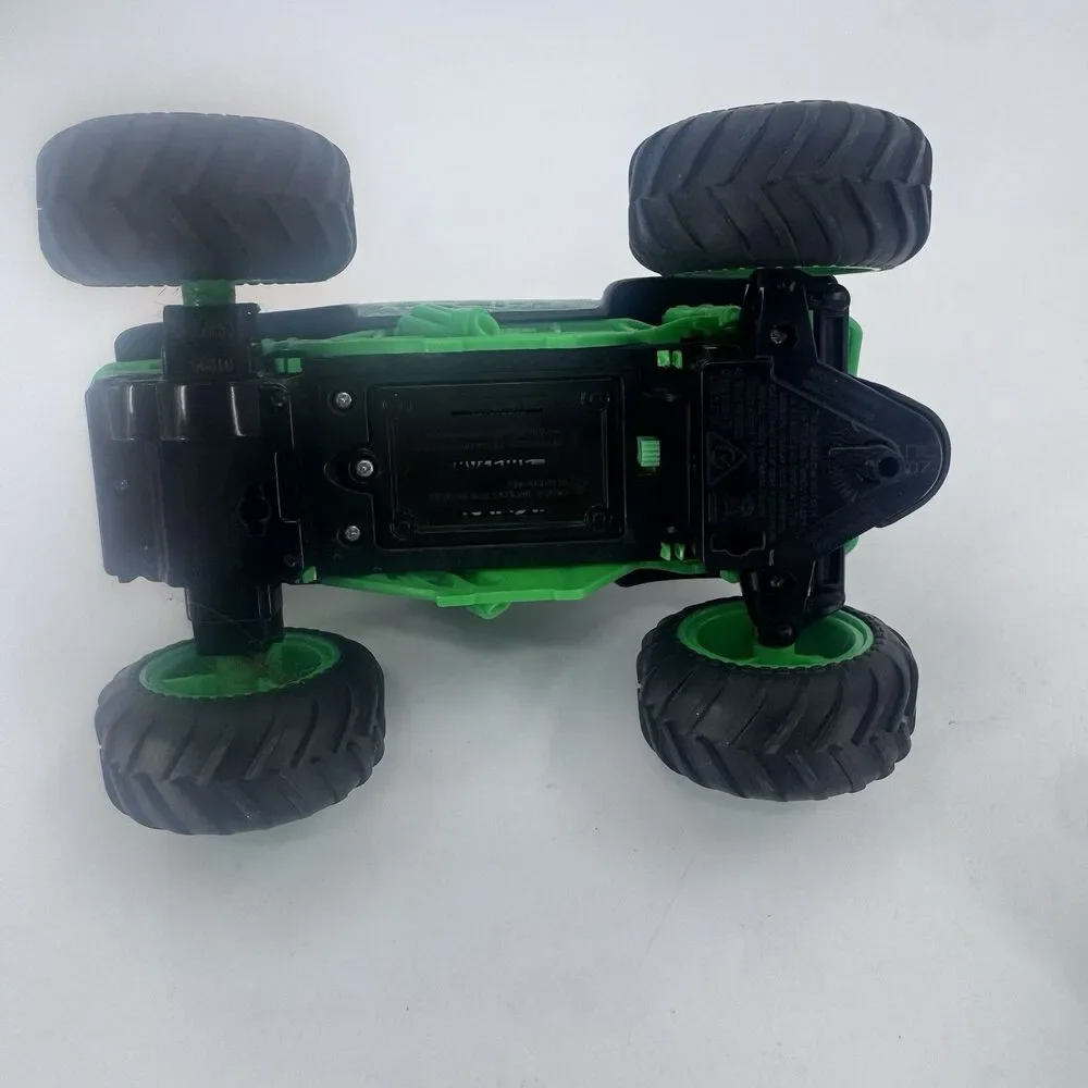Monster Jam Grave Digger Remote Control Truck 1:10 Scale RC BKT Tires W/ Remote